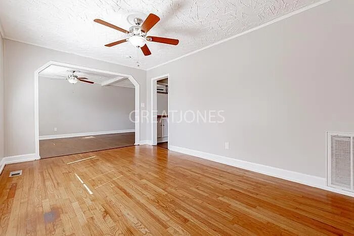 Building Photo - 2816 Friendly Ln