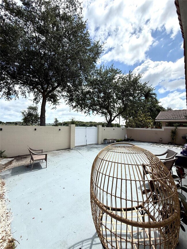 Building Photo - 8731 NW 153rd Terrace