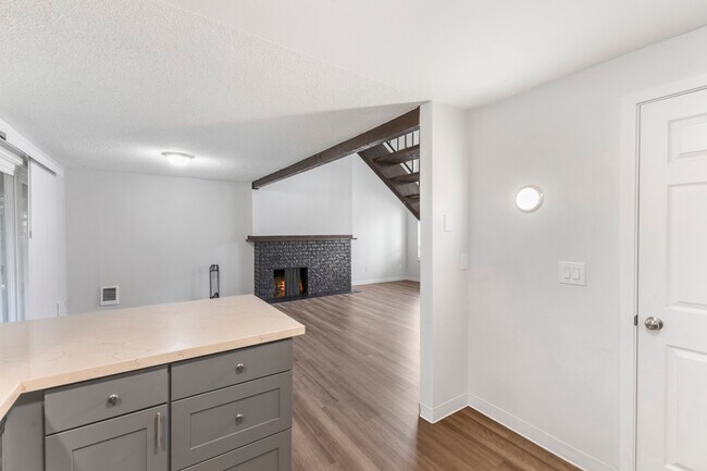 Building Photo - Redondo Ridge