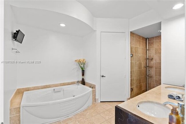 Building Photo - 18201 Collins Ave