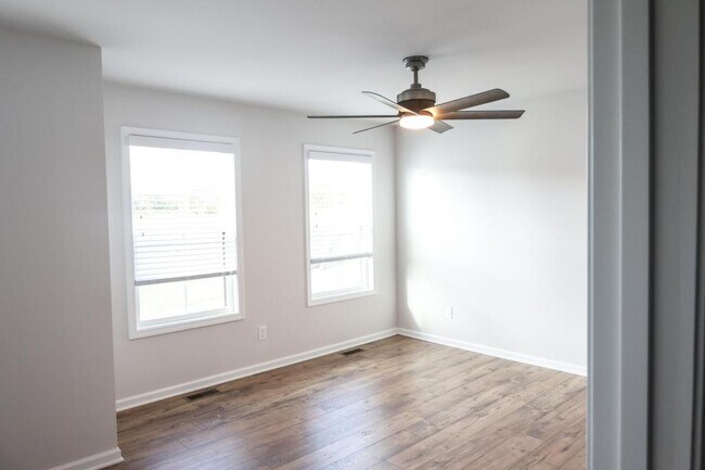 Building Photo - 2050 Kyles Wy