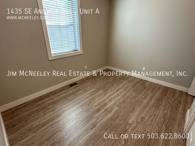 Building Photo - 1435 SE Anchor Ave