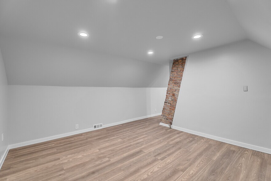 Building Photo - 1406 N Kildare Ave