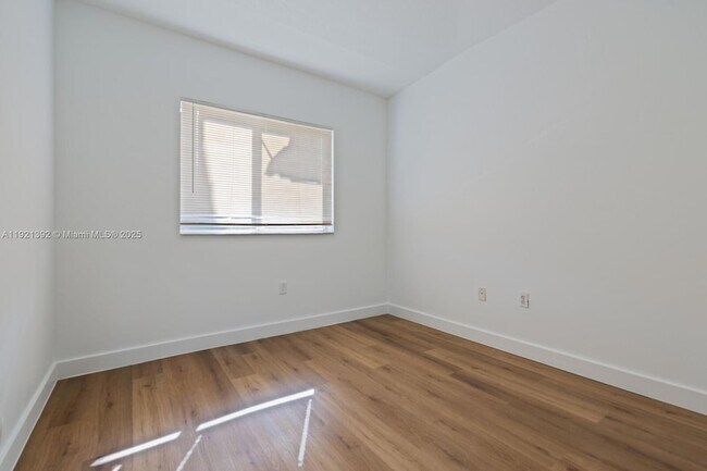 Building Photo - 990 NE 33rd Terrace