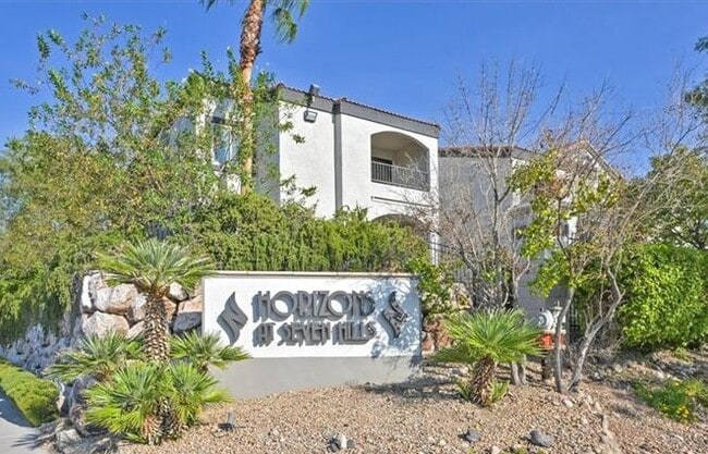 Building Photo - 950 Seven Hills Dr