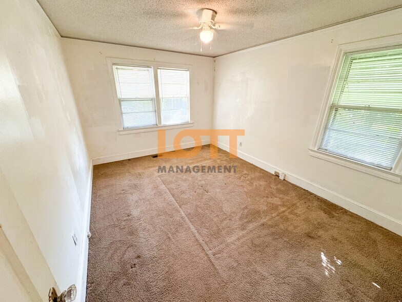 Building Photo - 125 Irene Cir