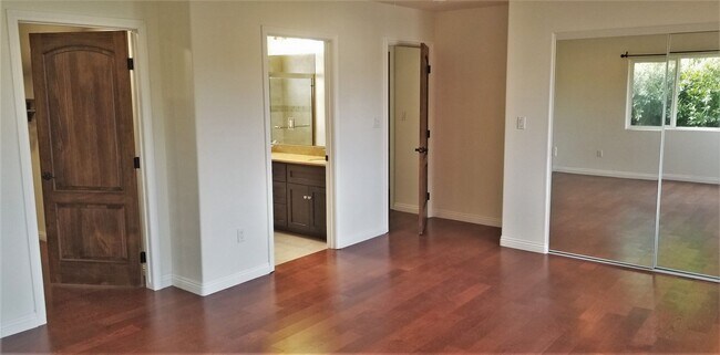 Building Photo - Amazing 2-Story 4 Bdr 3 Bath Family Home i...