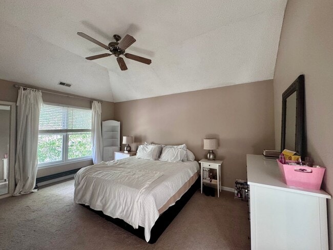 Building Photo - Charming 3-Bed, 2.5-Bath Home in Sought-Af...