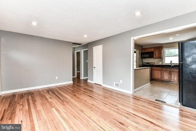 Building Photo - 6607 Berkshire Dr