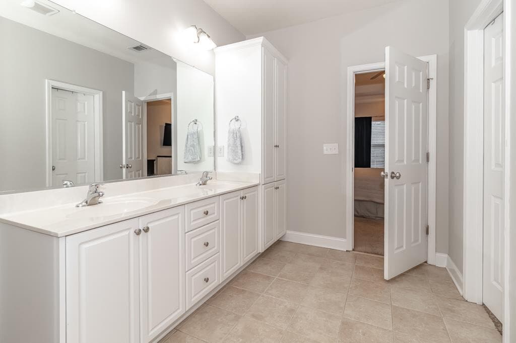 master bath, large walk-in closet to the right, out of the shot in this picture. - 434 Bowen Fls