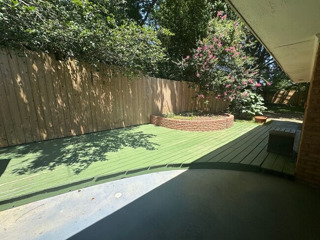 Building Photo - Gorgeous 3 Bedroom South Highland Home wit...
