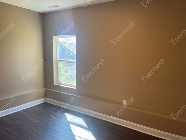 Building Photo - 1400 Carousel Rd