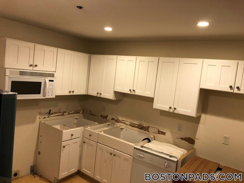 Building Photo - 40 Boylston St