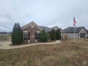 Building Photo - Nice 3 bedroom home.