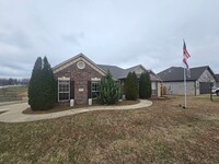 Building Photo - Nice 3 bedroom home.