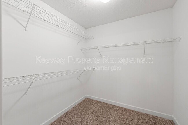 Building Photo - 633 Ventana Dr