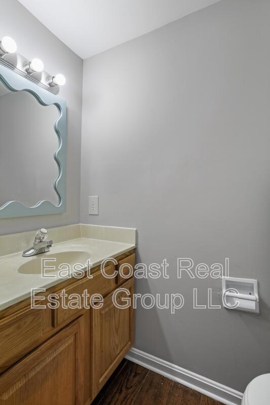 Building Photo - 303 E Ridge Dr