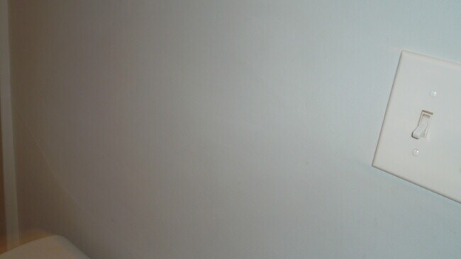 Building Photo - 850 N State St