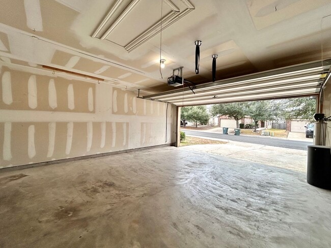 Building Photo - Cozy & Bright 4BR / 3BA Home – Garage, Deck & Laundry Room