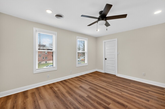 Building Photo - 305 W Exchange St