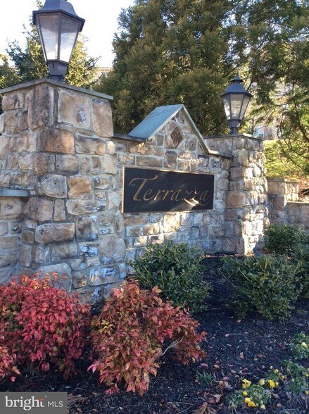 Building Photo - 213 Cornerstone Dr