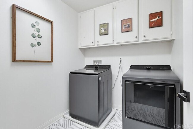 Building Photo - 1720 Santa Ivy Ave