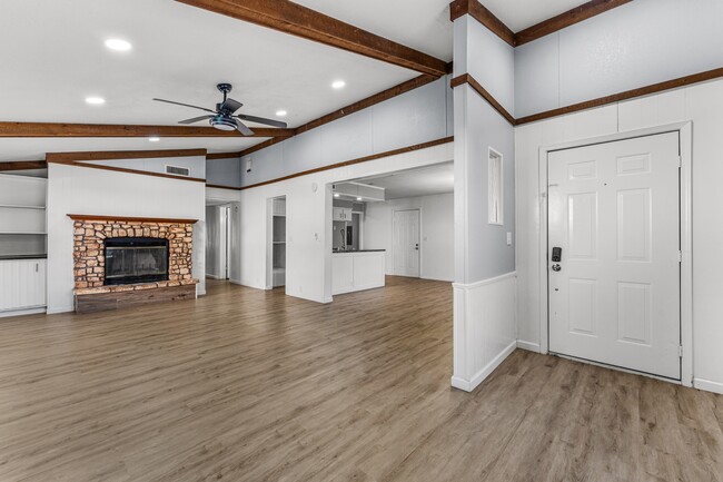 Building Photo - 204 Phillips Rd