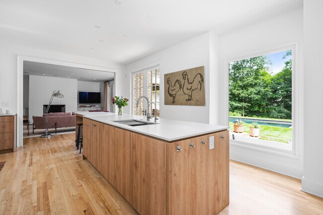 Building Photo - 1280 Becket Dr NE