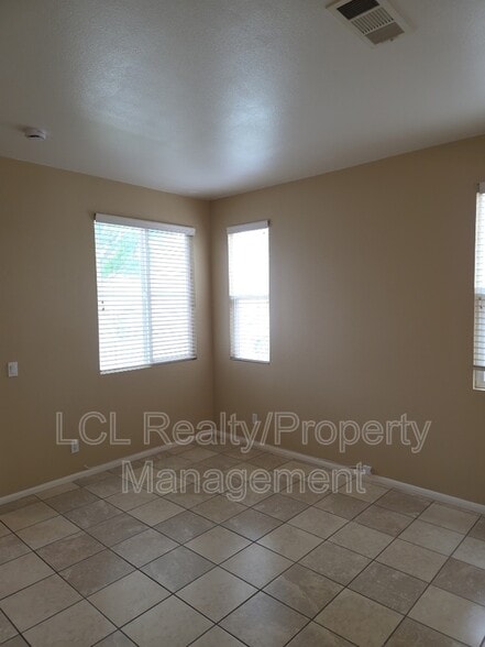 Building Photo - 1737 Dobell St