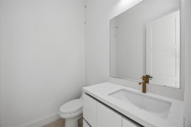 Building Photo - 513 Archer St