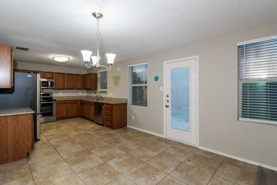 Building Photo - 1808 Lariat Dr