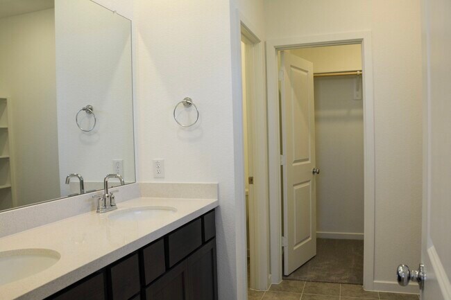 Building Photo - 18226 Flora Grv Dr