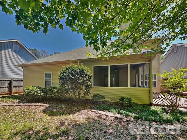 Building Photo - 123 Clarin Way