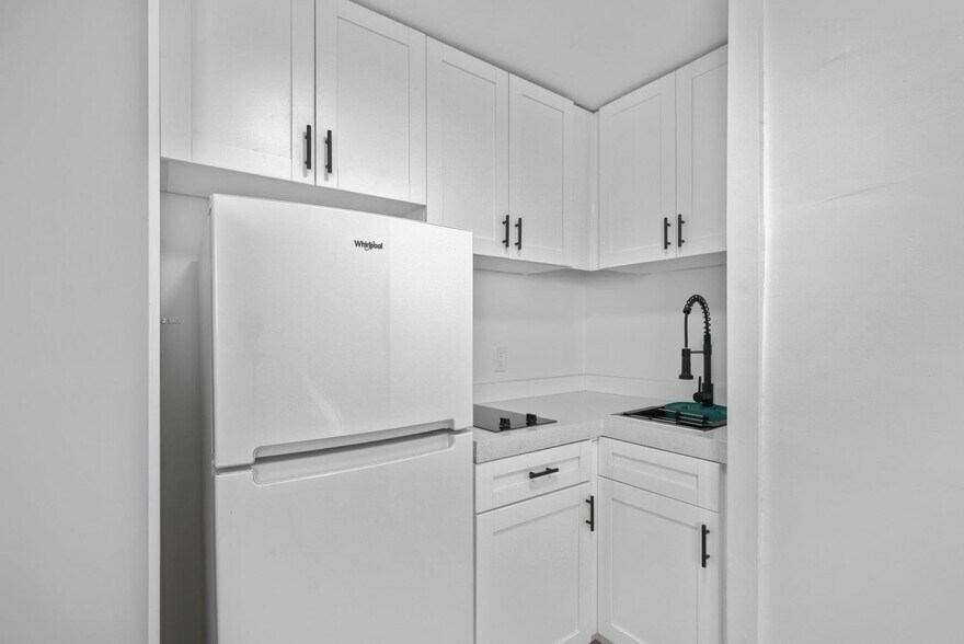 Building Photo - 1607 Hayes St