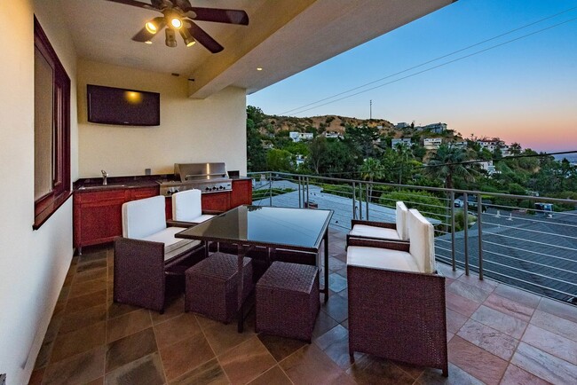 Building Photo - 8835 Evanview Dr