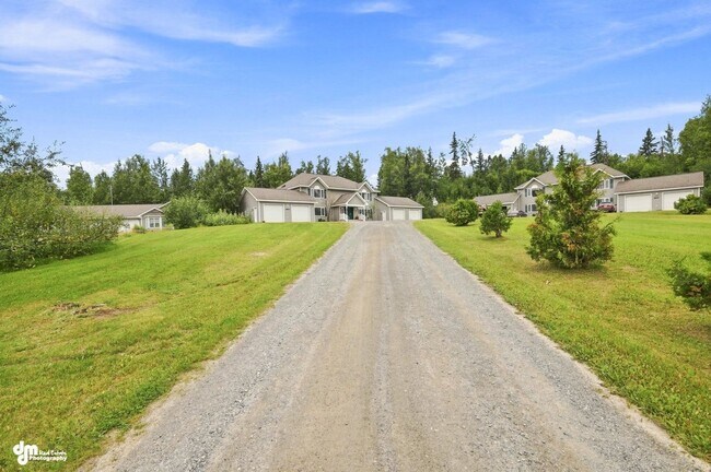 Building Photo - 8643 Lynnette Dr