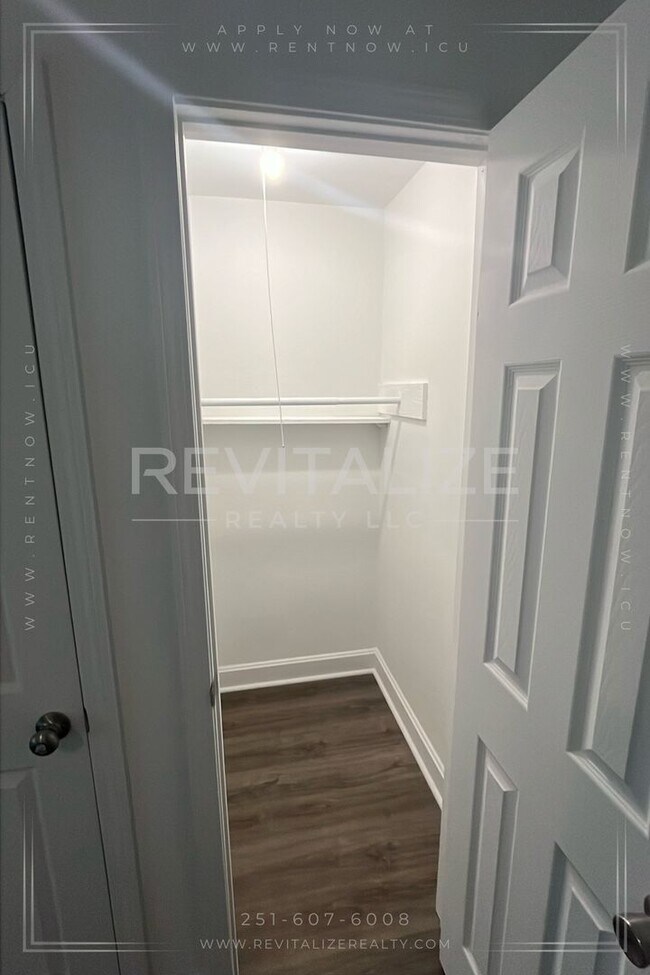 Building Photo - **Coming Soon** Beautiful Renovated 3 Bedr...