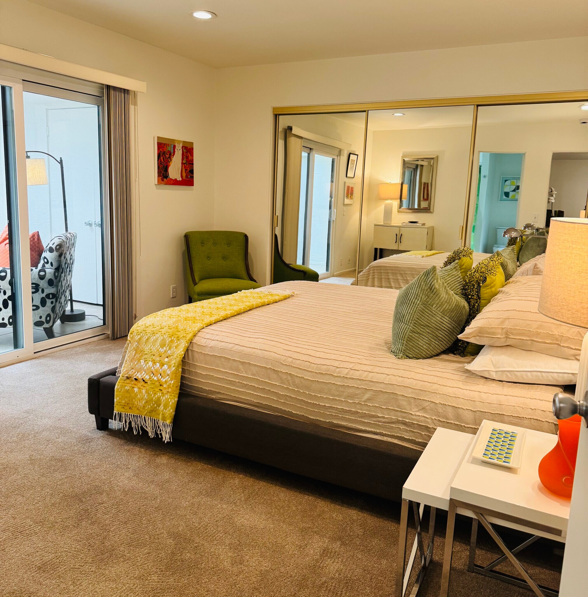 Building Photo - 1486 E Palm Tree Dr