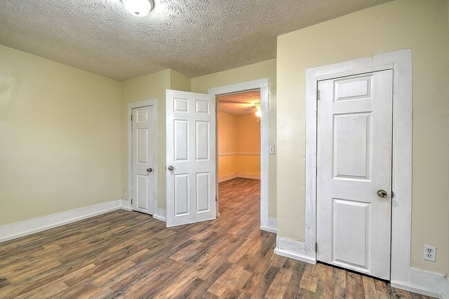 Building Photo - 1017 Fairview Ave