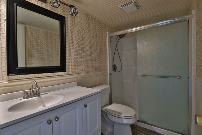 Building Photo - Arcadia condo w/patio