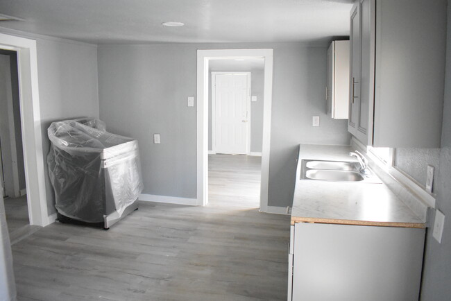 Building Photo - 1703 Boney St