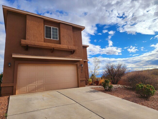 Building Photo - Spacious 4-Bedroom Home with Loft in Charm...