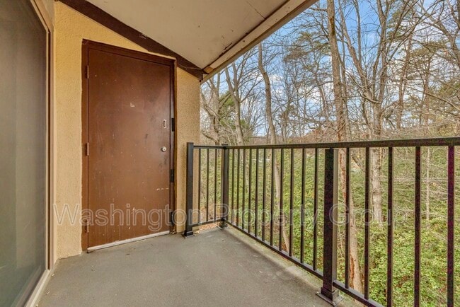 Building Photo - 2200 Castle Rock Square