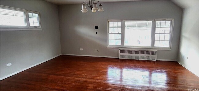 Building Photo - 191-40 116th Ave