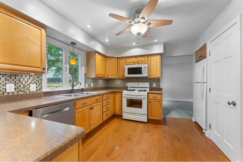 Building Photo - 158 N Colonial Dr