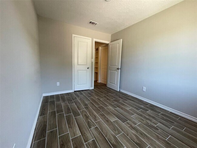 Building Photo - 7886 Locksley Rd