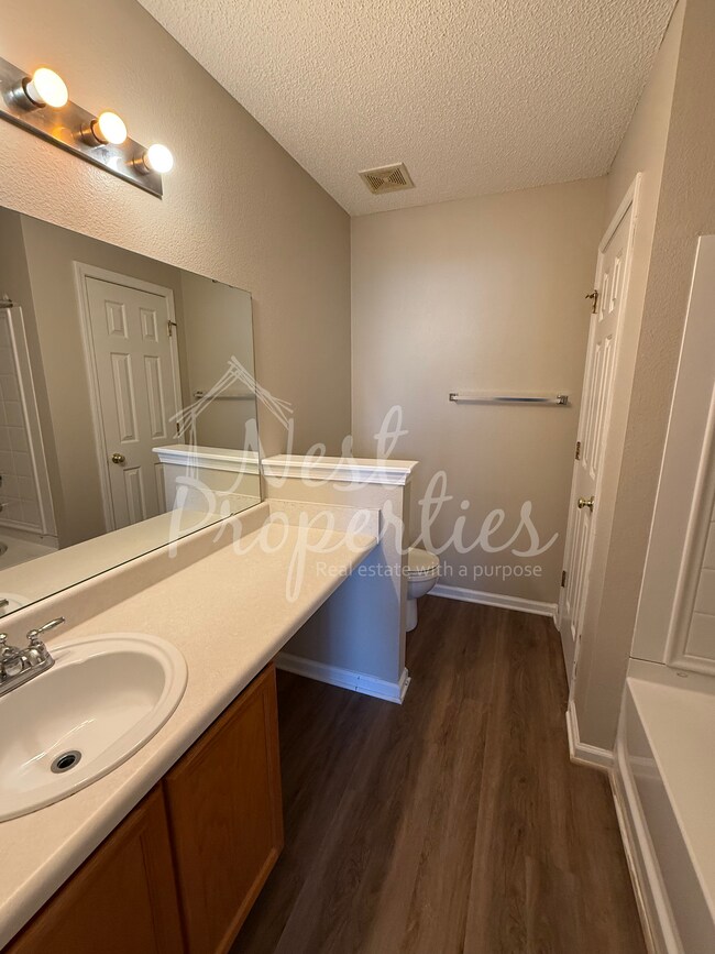 Building Photo - 427 Kingston Trace Rd