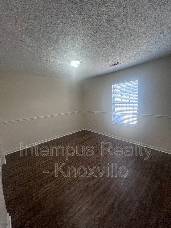 Building Photo - 813 Villaview Way