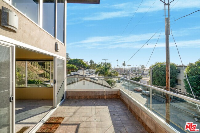 Building Photo - 364 Pershing Dr