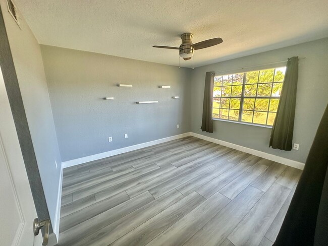 Building Photo - Orlando - 2 Bedroom, 2 Bathroom - $1995.00